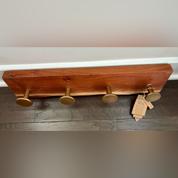 Artisan Natural Wood & Brass tone 4 hook coat rack w/hanging hardware - Picture 4 of 11